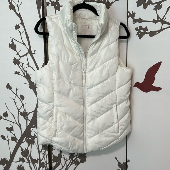 Woman’s Puffer Vest - Picture 1 of 2